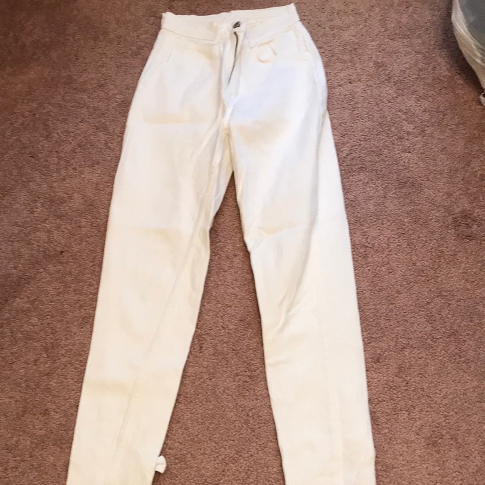 Jordache White Skinny Jeans with bows and zippers on bottoms